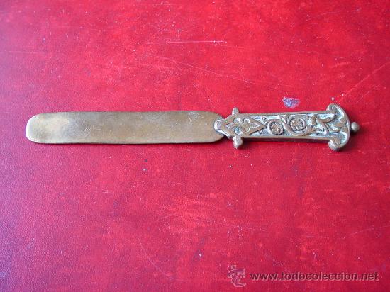 Escriban&iacute;a: Abrecartas antiguo de bronce. - Foto 1