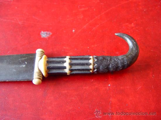 Escriban&iacute;a: Abrecartas antiguo con mango en forma de garra. - Foto 2