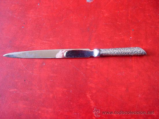 Escriban&iacute;a: Abrecartas antiguo con mango de plata. - Foto 1