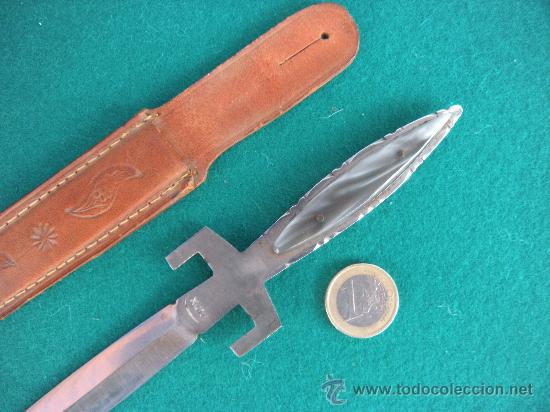 Escriban&iacute;a: CURIOSO ABRECARTAS CON FUNDA DE CUERO. CUCHILLO. - Foto 1