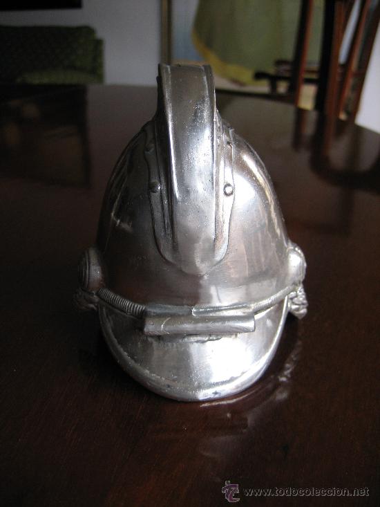 Escriban&iacute;a: Bonito y original tintero de calamina en forma de casco. Hacia 1900 - Foto 5