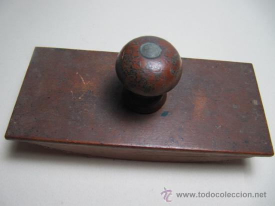 Escriban&iacute;a: Antiguo secante de madera bien conservado. 16x7x3cms. - Foto 3