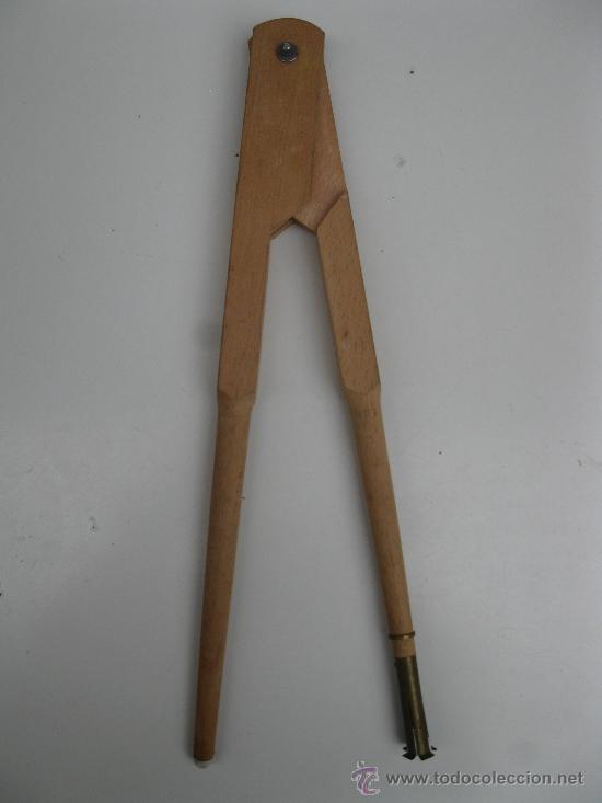 Escriban&iacute;a: ANTIGUO COMP&Aacute;S DE MADERA UTILIZADO EN LAS ESCUELAS. - Foto 1