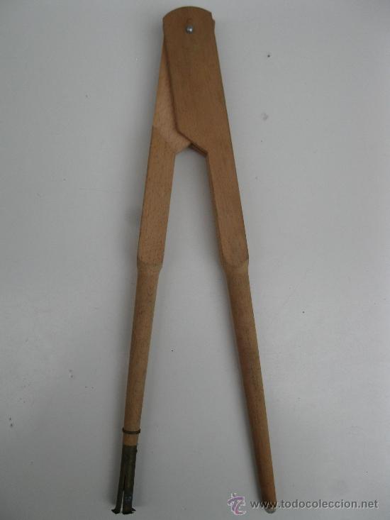 Escriban&iacute;a: ANTIGUO COMP&Aacute;S DE MADERA UTILIZADO EN LAS ESCUELAS. - Foto 2