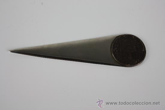 Escriban&iacute;a: ABRECARTAS CON RELIEVE SIMULANDO MONEDA GRIEGA - Foto 1