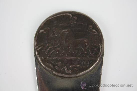 Escriban&iacute;a: ABRECARTAS CON RELIEVE SIMULANDO MONEDA GRIEGA - Foto 2