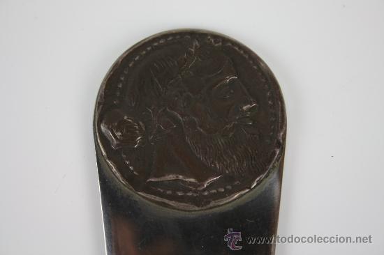 Escriban&iacute;a: ABRECARTAS CON RELIEVE SIMULANDO MONEDA GRIEGA - Foto 3