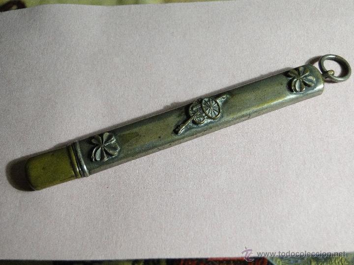 Writing Items: ANTIGUO PORTA LAPIZ DE LATON PLATEADO.-- 8,8CM