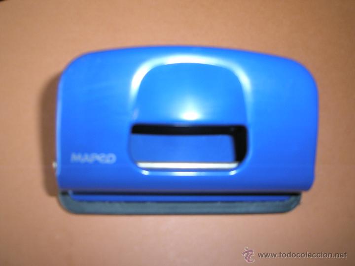 Escriban&iacute;a: PERFORADOR DE PAPEL-MAPED-AZUL-11x7 CMS-. - Foto 1
