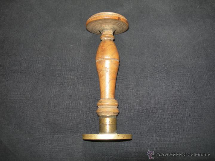 Escriban&iacute;a: ANTIGUO SELLO DE TAMPON EN MADERA Y BRONCE - Foto 1