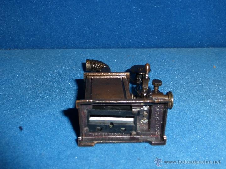 Escriban&iacute;a: SACAPUNTAS ANTIGUO CON FORMA DE PROYECTOR - Foto 5