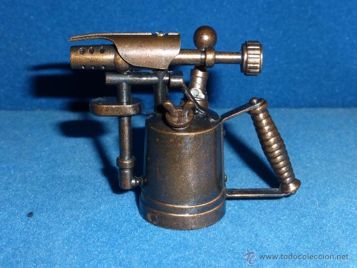 Escriban&iacute;a: ANTIGUO SACAPUNTAS DE METAL CON FORMA DE SOPLETE - Foto 1