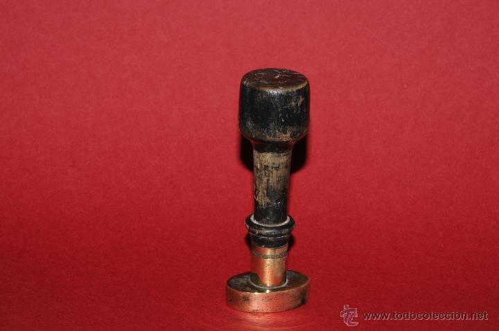 Escriban&iacute;a: SELLO DE BRONCE CON EMPU&Ntilde;ADURA DE MADERA - Foto 2