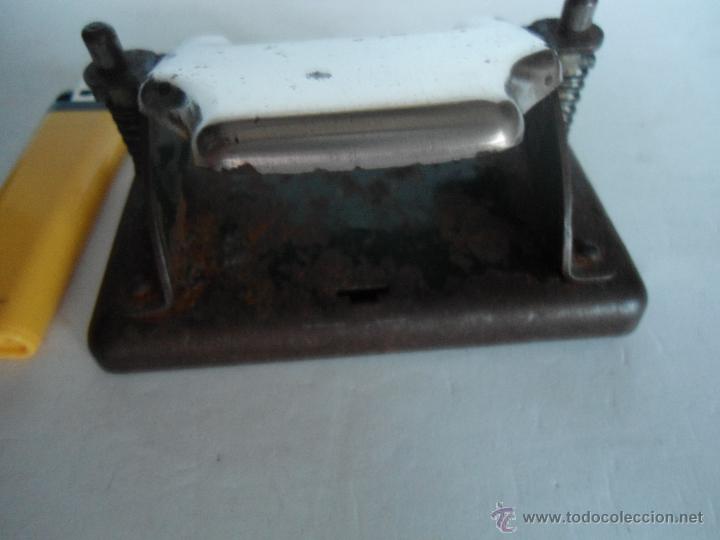 Escriban&iacute;a: ANTIGUO TALADRADOR DE PAPEL - Foto 3