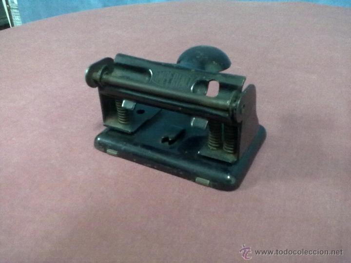 Escriban&iacute;a: IMPERIAL CURIOSO TALADRO PAPEL - Foto 1