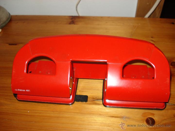 Escriban&iacute;a: PERFORADORA DOBLE PETRUS 405 COLOR ROJO - Foto 2