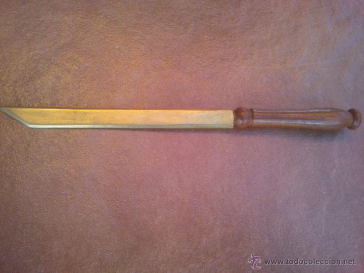 Escriban&iacute;a: ABRECARTAS MANGO DE MADERA .20CM . - Foto 2