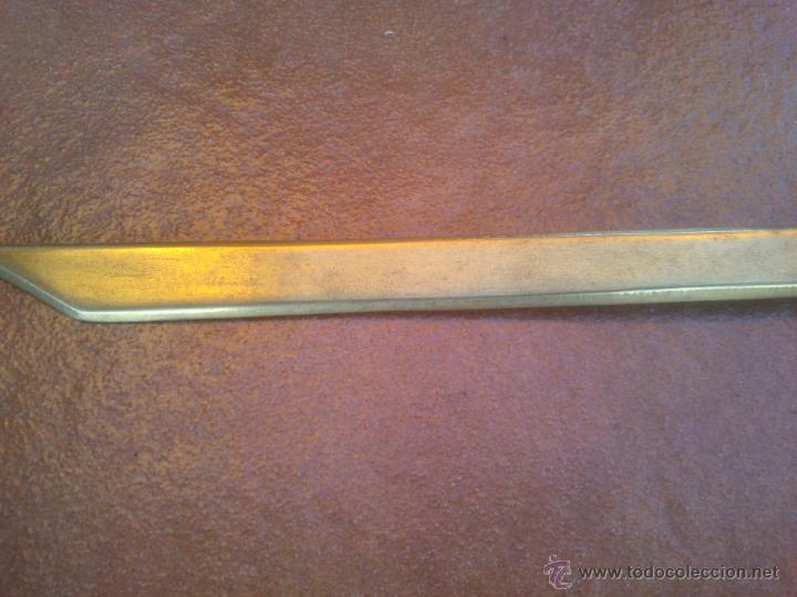 Escriban&iacute;a: ABRECARTAS MANGO DE MADERA .20CM . - Foto 3