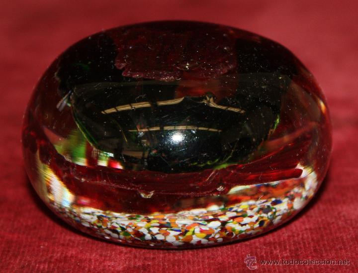 Escriban&iacute;a: PISAPAPELES EN CRISTAL MULTICOLOR DE LOS A&Ntilde;OS 30 - Foto 2