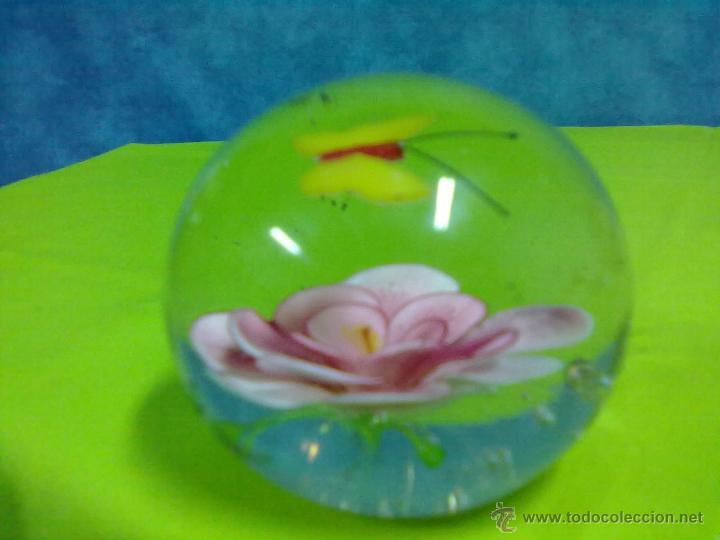 Escriban&iacute;a: PISAPAPELES FLOR MARIPOSA CRISTAL. - Foto 1