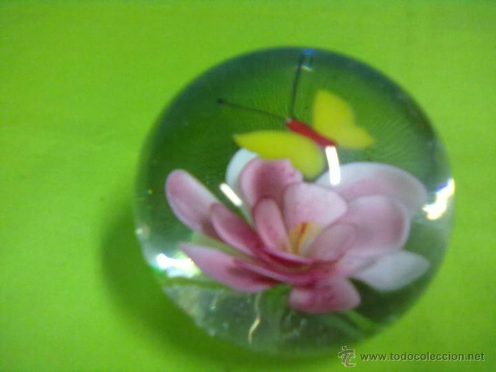 Escriban&iacute;a: PISAPAPELES FLOR MARIPOSA CRISTAL. - Foto 3