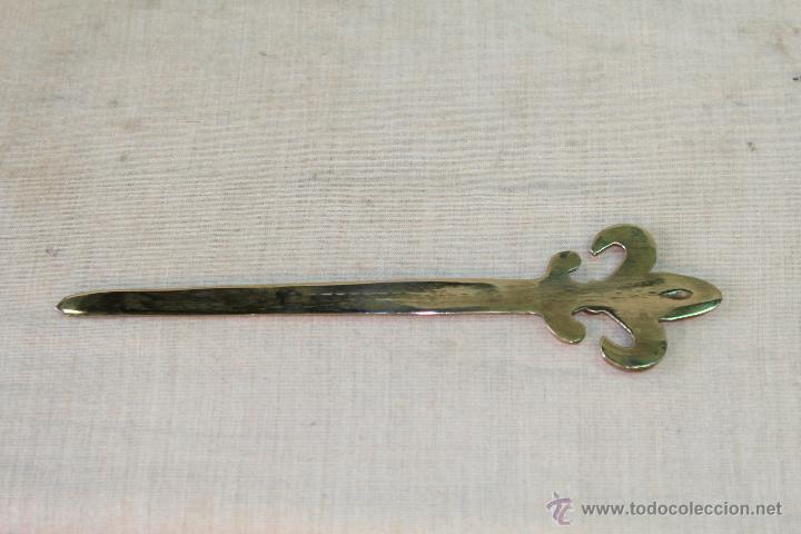Escriban&iacute;a: abrecartas de bronce con la flor de lis - Foto 2