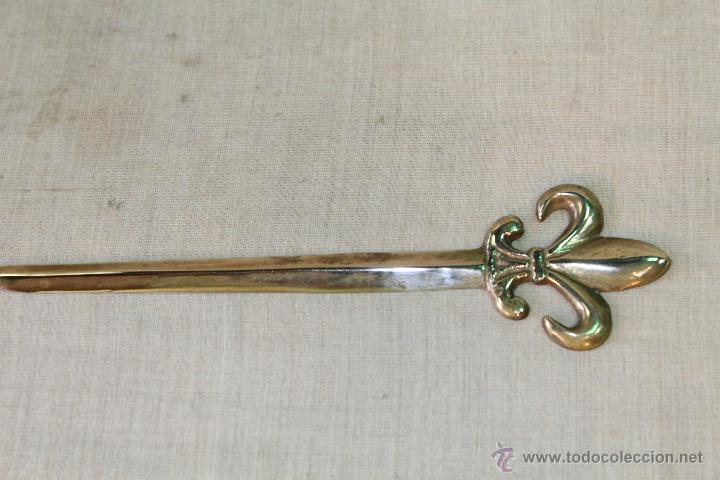Escriban&iacute;a: abrecartas de bronce con la flor de lis - Foto 3
