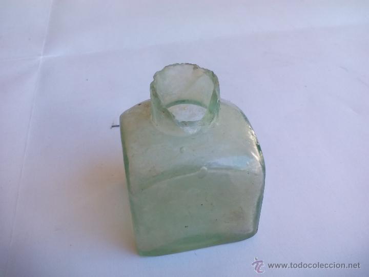 Escriban&iacute;a: J Field. Antiguo tintero de cristal. Ink bottle - Foto 2