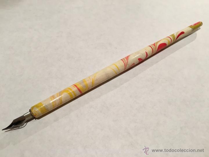 Escriban&iacute;a: PLUMA  CON PLUMILLA A&Ntilde;OS 70 - Foto 1