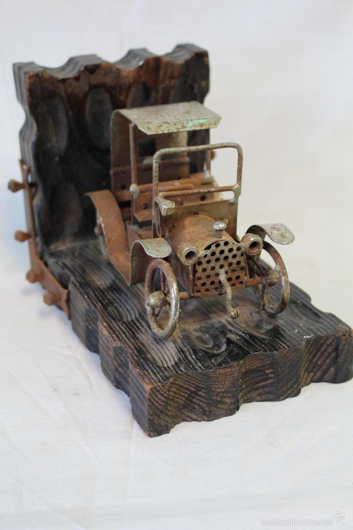 Escriban&iacute;a: sujetalibros de madera con coche antiguo de hierro - Foto 2