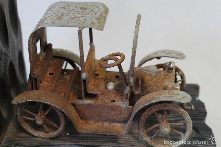 Escriban&iacute;a: sujetalibros de madera con coche antiguo de hierro - Foto 3