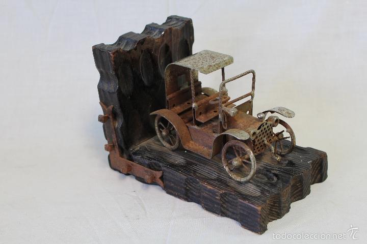 Escriban&iacute;a: sujetalibros de madera con coche antiguo de hierro - Foto 4