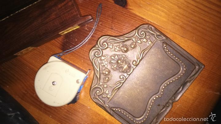 Escriban&iacute;a: Bonito tarjetero de metal - Foto 2