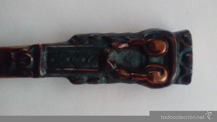 Escriban&iacute;a: Abrecartas de bronce firmado - Foto 3