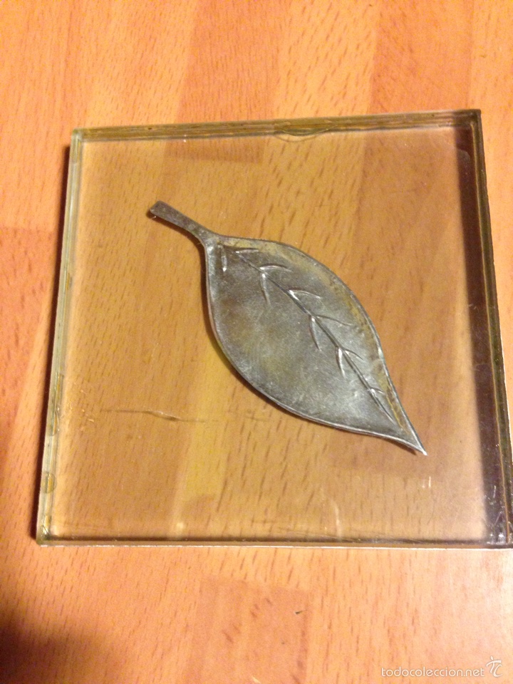 Escriban&iacute;a: Pisapapeles de cristal con hoja plateada dentro - Foto 1