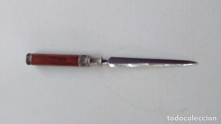 Escriban&iacute;a: Abrecartas de metal y madera - Foto 1
