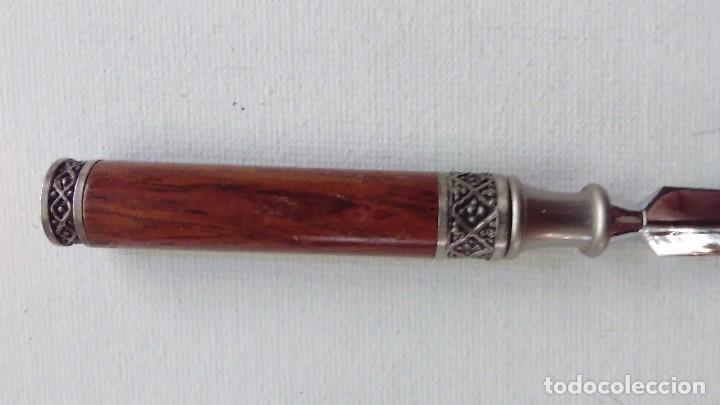 Escriban&iacute;a: Abrecartas de metal y madera - Foto 2
