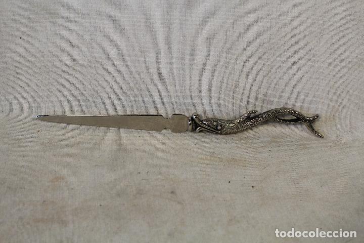 Escriban&iacute;a: ABRECARTAS CON MANGO DE PEZ EN METAL - Foto 1