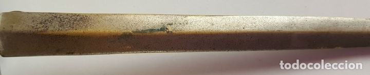 Escriban&iacute;a: ABRE CARTAS EN METAL. EN FORMA DE ESPADA. CIRCA 1970. - Foto 4