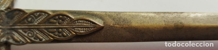 Escriban&iacute;a: ABRE CARTAS EN METAL. EN FORMA DE ESPADA. CIRCA 1970. - Foto 7