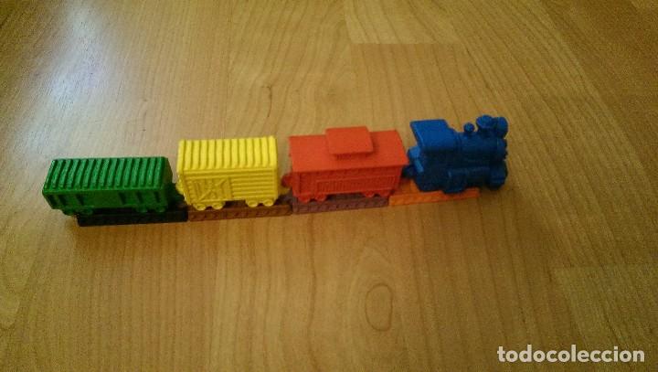 Escriban&iacute;a: MALETITA CON TREN DE COLORES DE CERA - Foto 1