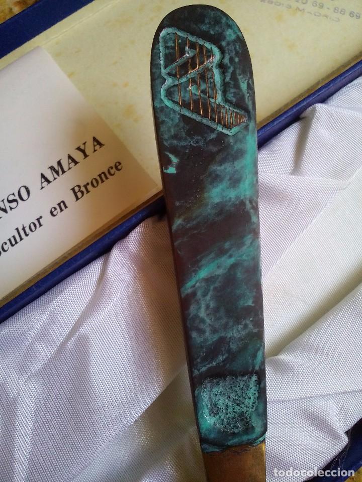 Escriban&iacute;a: Abrecartas de bronce del escultor Alfonso Amaya - Foto 3