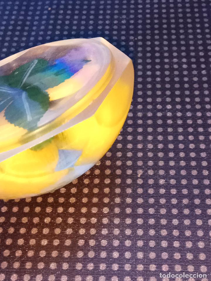 Escriban&iacute;a: ANTIGUO PISAPAPELES DE METACRILATO CON LIMONES - Foto 4