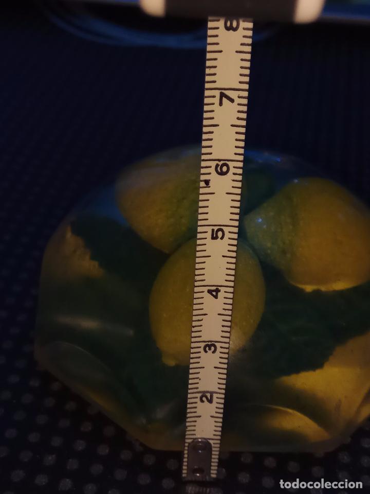 Escriban&iacute;a: ANTIGUO PISAPAPELES DE METACRILATO CON LIMONES - Foto 5