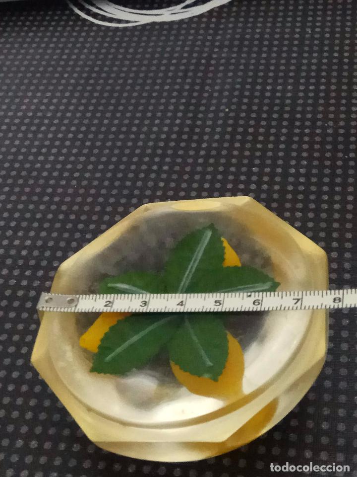 Escriban&iacute;a: ANTIGUO PISAPAPELES DE METACRILATO CON LIMONES - Foto 6