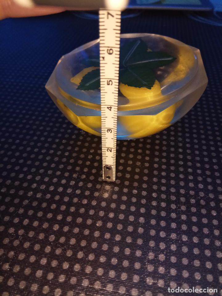 Escriban&iacute;a: ANTIGUO PISAPAPELES DE METACRILATO CON LIMONES - Foto 8