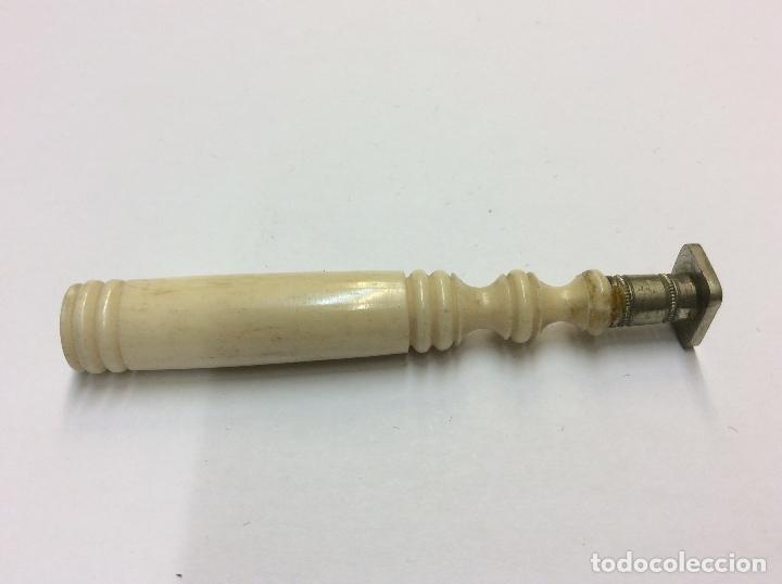 Escriban&iacute;a: ANTIGUO SELLO CON MANGO DE HUESO. S. XIX. - Foto 2