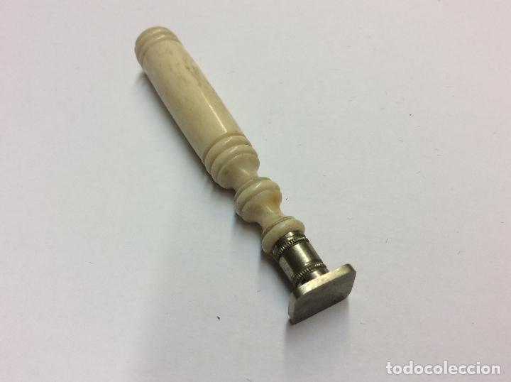 Escriban&iacute;a: ANTIGUO SELLO CON MANGO DE HUESO. S. XIX. - Foto 3