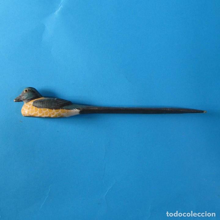 Escriban&iacute;a: PATO TALLADO Y POLICROMADO. ABRECARTAS DE MADERA - Foto 2