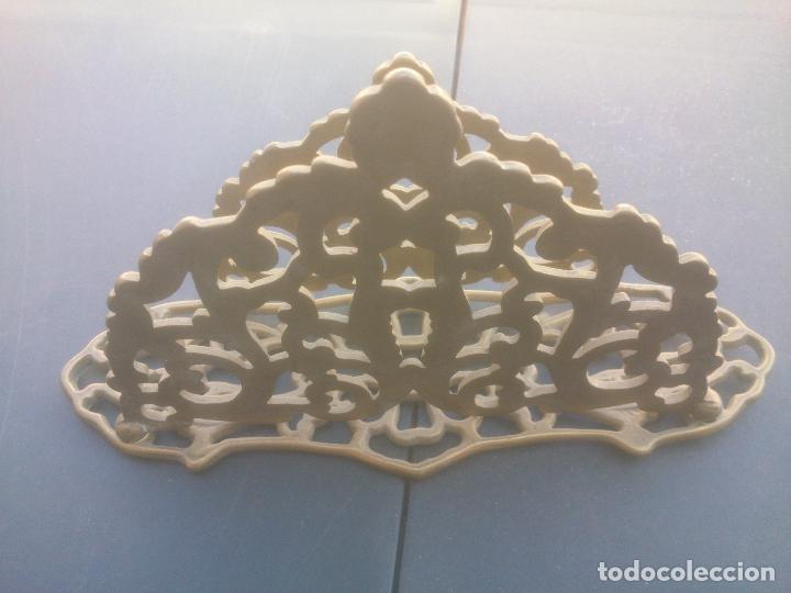 Escriban&iacute;a: reposacartas en bronce - Foto 3